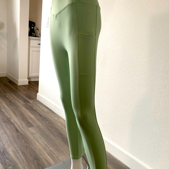 Yoga Work-Out Set - Picture 4 of 5